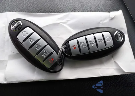 2017 Nissan Pathfinder Platinum из США, поврежденный, VIN 5N1DR2MM1HC670193